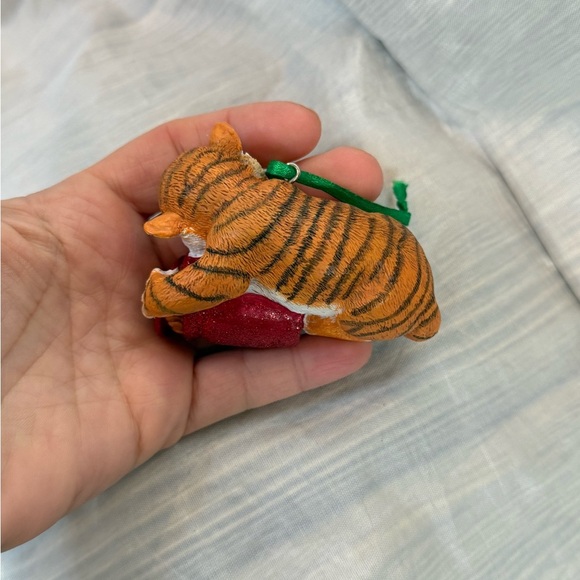 The Danbury Mint Baby Animal Collection Tiger Cub Christmas Ornament - Picture 2 of 2